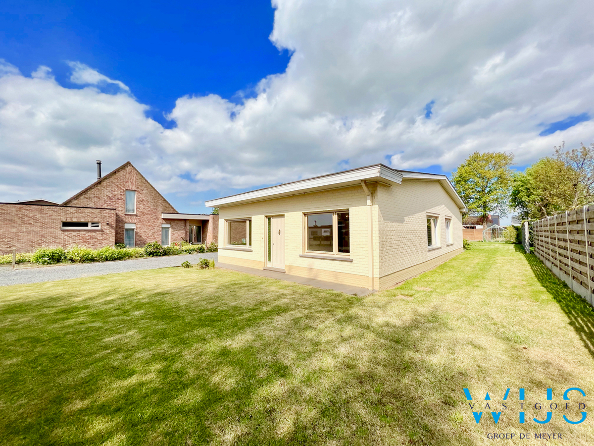Ruime bungalow met bijgebouw op een ideale locatie in Assenede ! 