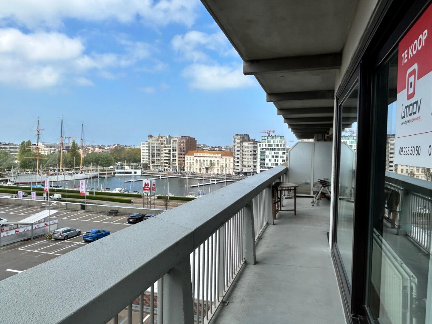 Ruim, lichtrijk hoekappartement met uniek havenzicht, topligging in hartje Oostende 