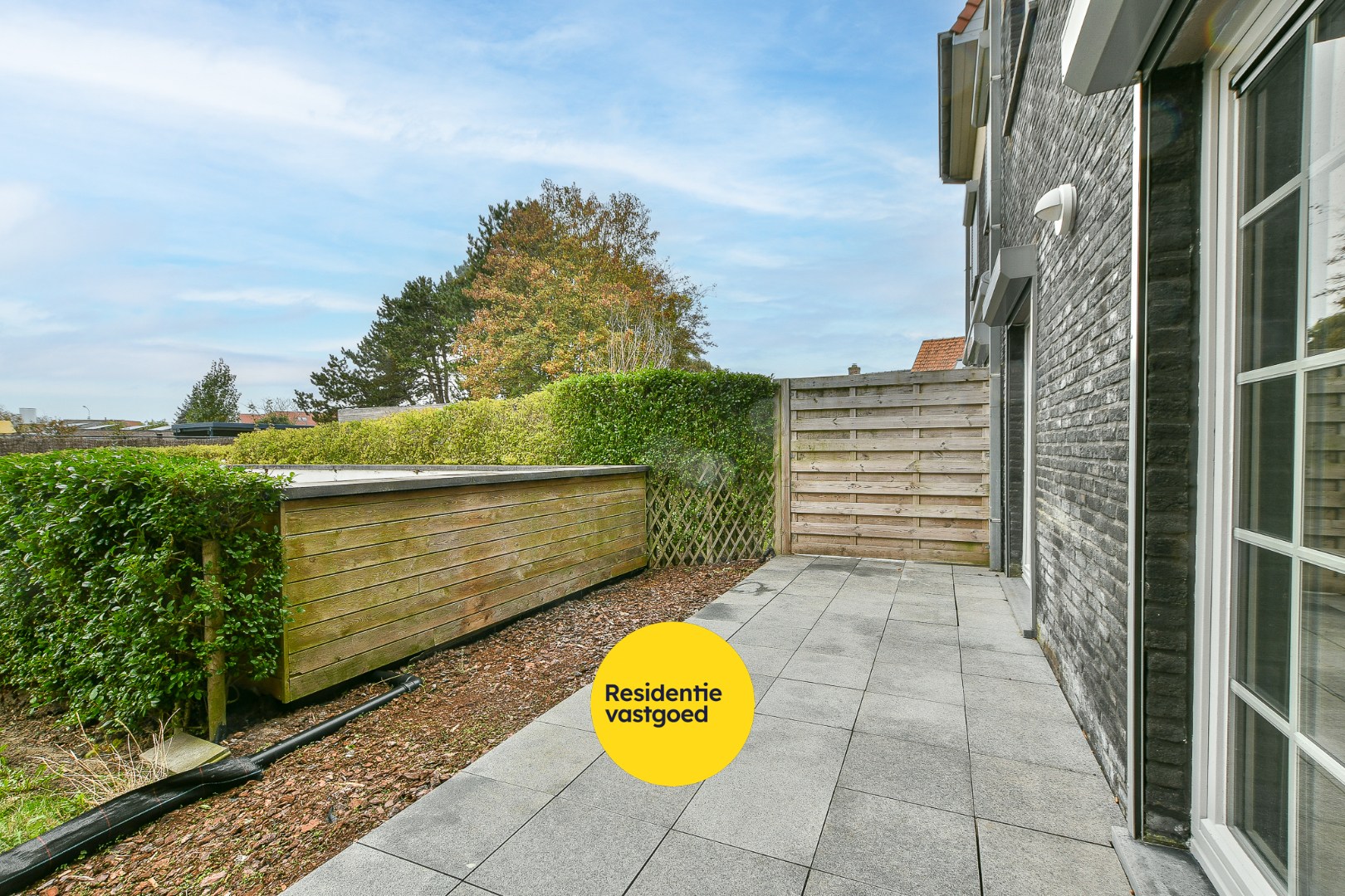 Modern gelijkvloers appartement met 2 slaapkamers– op slechts 500m van strand en zee! 