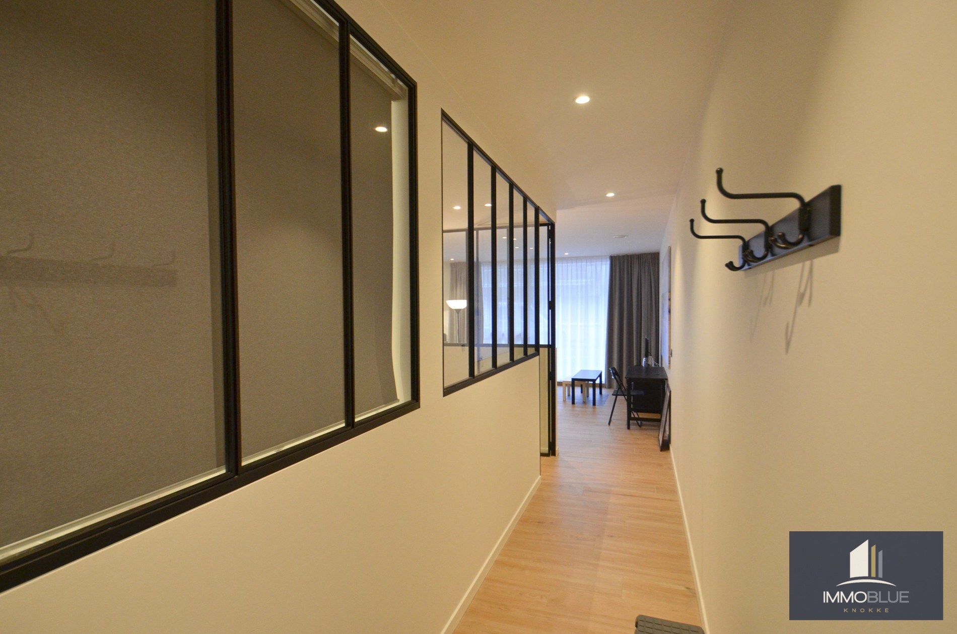 Recent appartement, centraal gelegen op een boogscheut van de zee. 