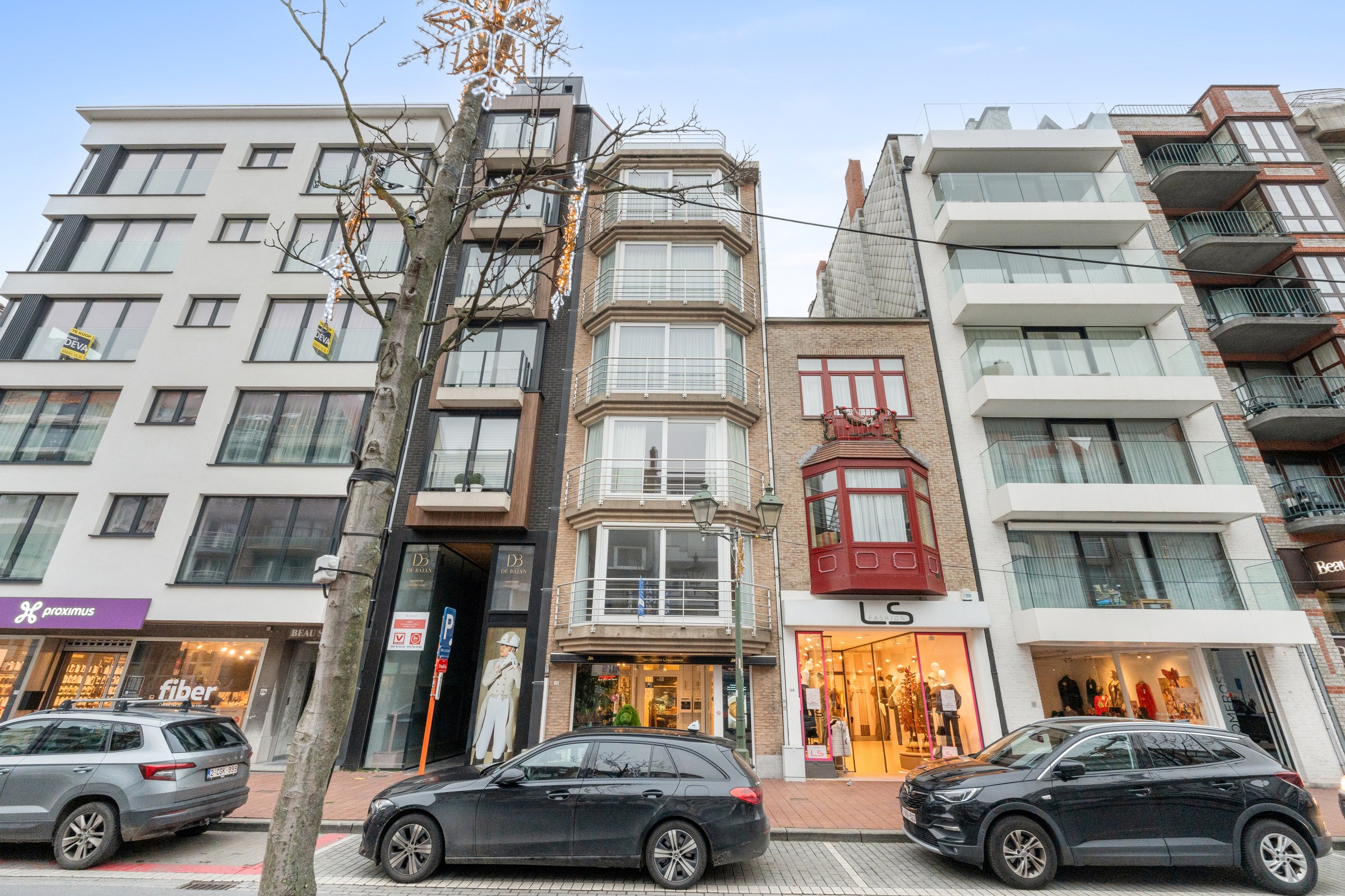 Appartement de 2 pièces bien situé au centre, du côté ensoleillé de la Lippenslaan, à distance de marche de la place Van Bunnen. 