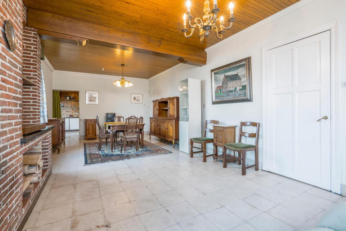 Residentieel gelegen karakterwoning op ruim perceel van 1886 m². 