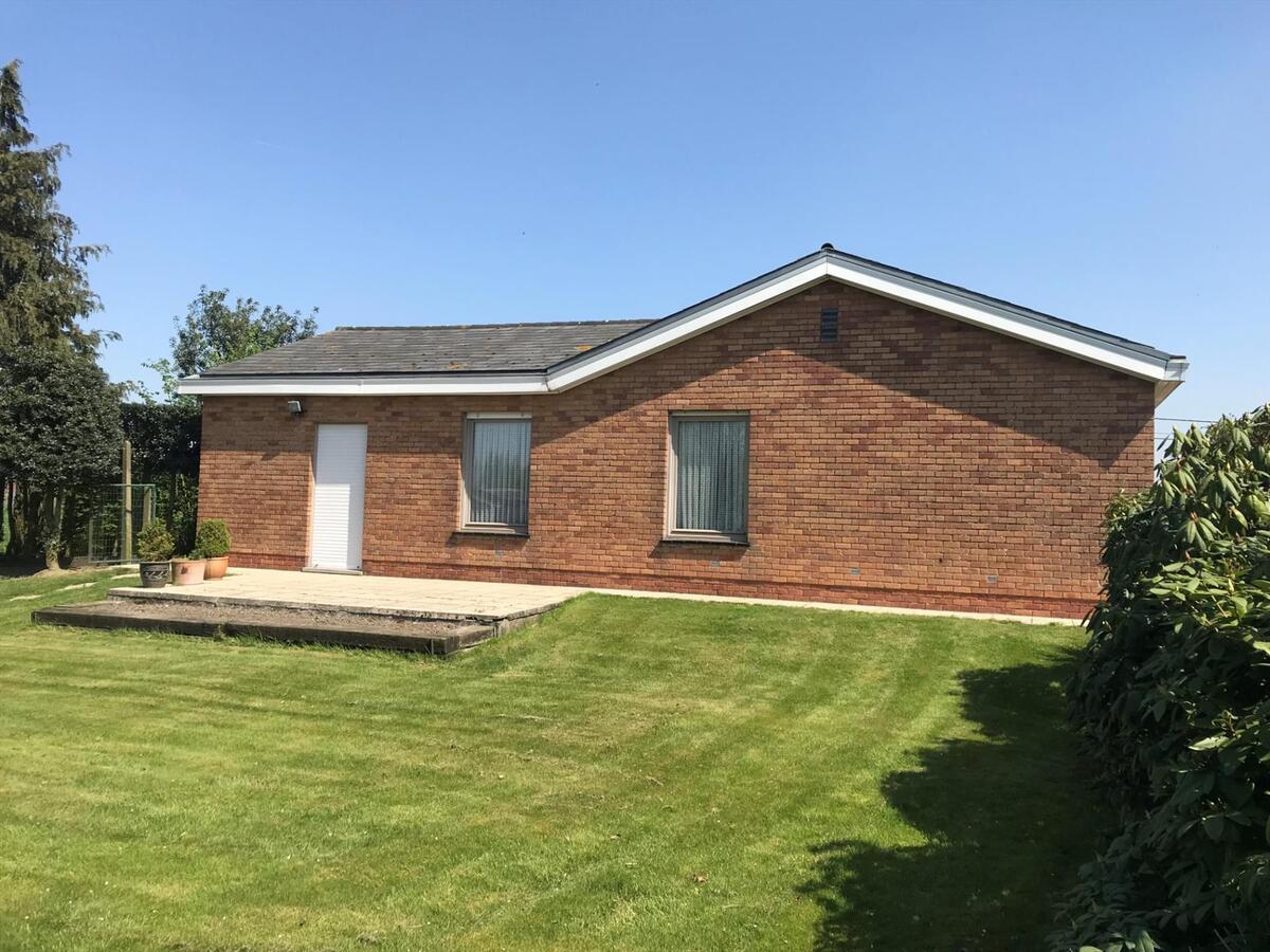 Residentieel gelegen, vrijstaande gelijkvloerswoning op ruim perceel van 1269 m². 