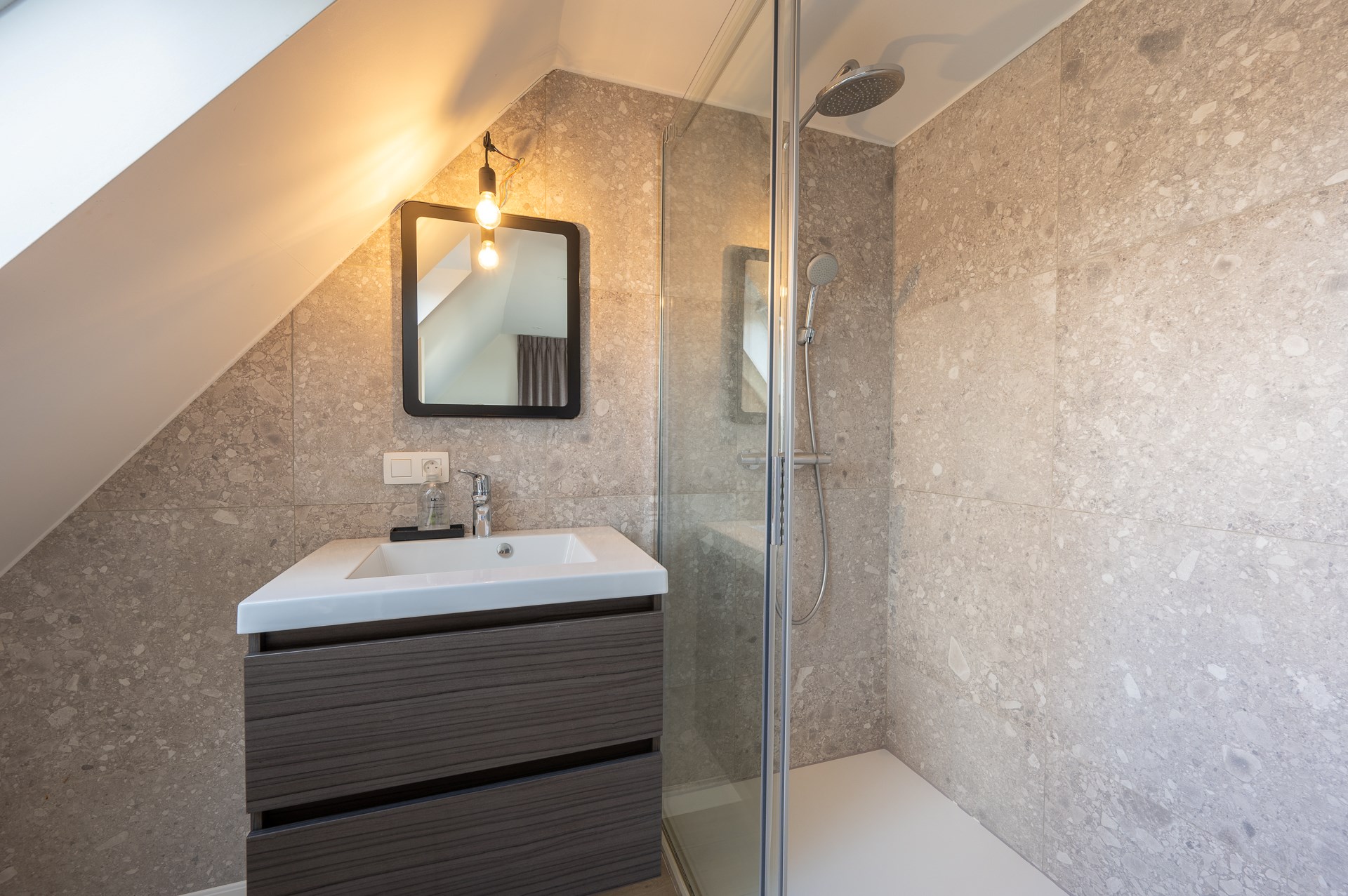 Propriété exceptionnelle et rénovée (5 510 m² de terrain) à proximité du centre de Knokke-Heist et bénéficiant d'une vue exceptionnelle sur les polders de Knokke. 