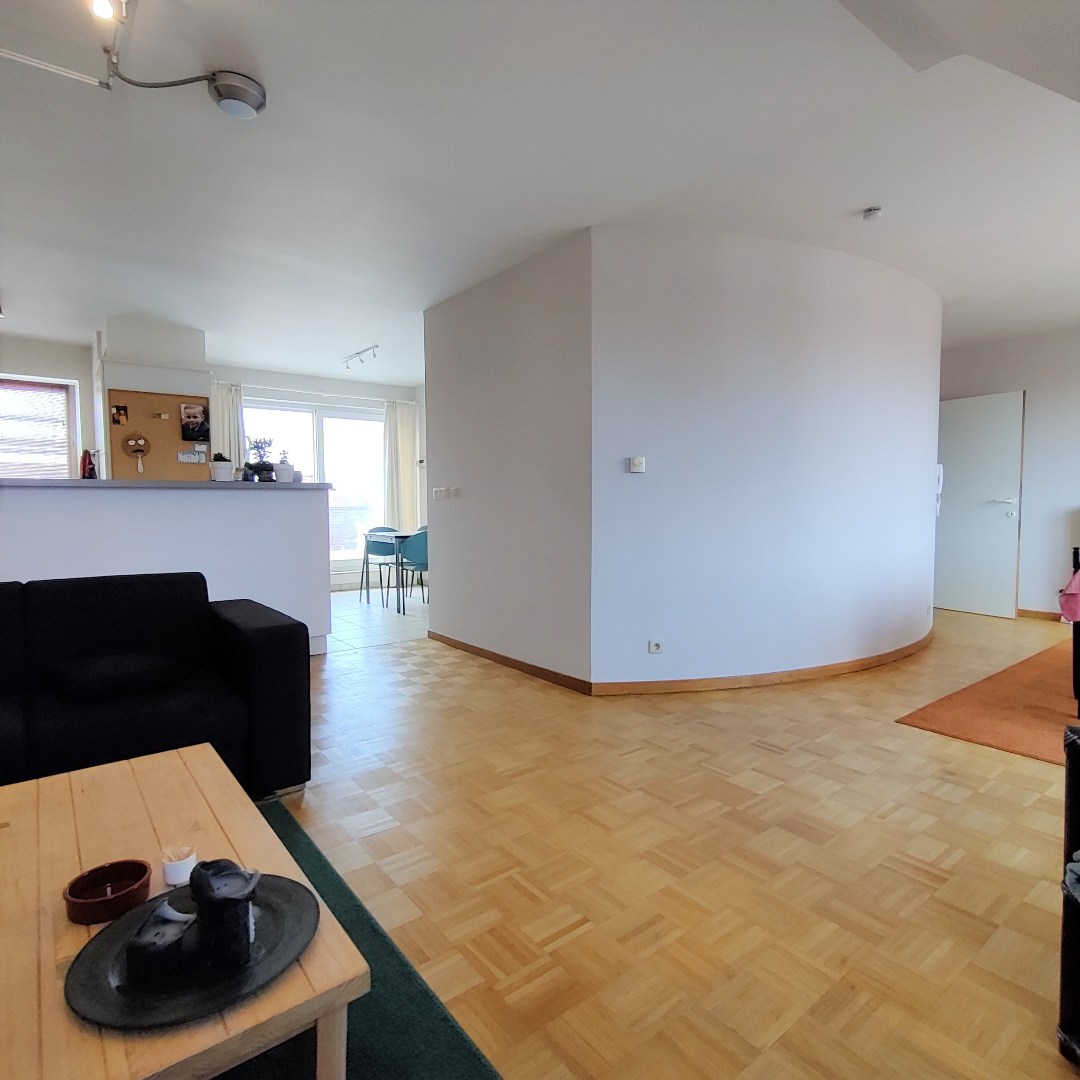 Dakappartement met 2 slaapkamers en groot zonnig terras in centrum van Geel 