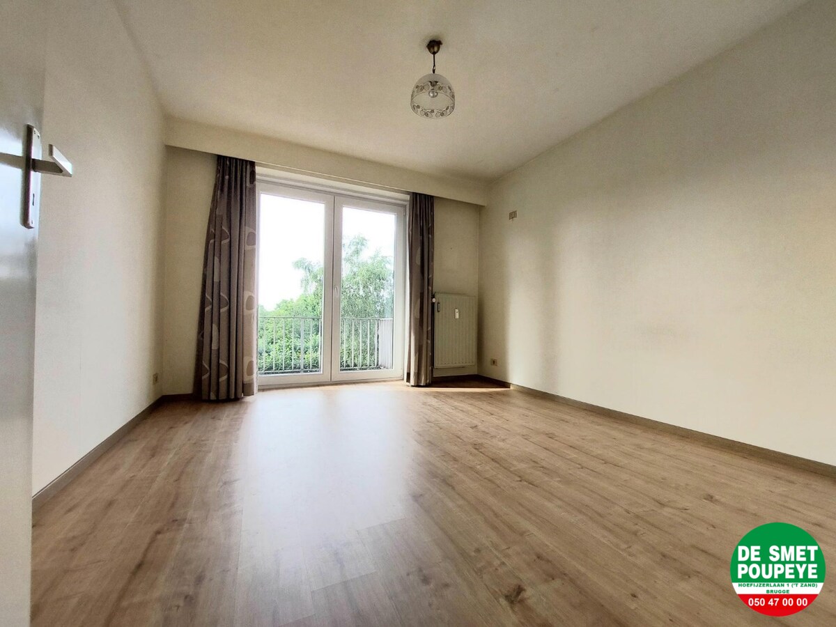 Zonnig hoekappartement met autostaanplaats 