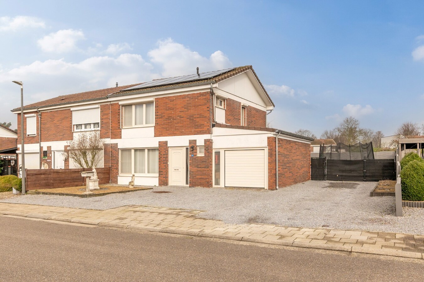 Ruime rustig gelegen woning met 3 slaapkamers. 