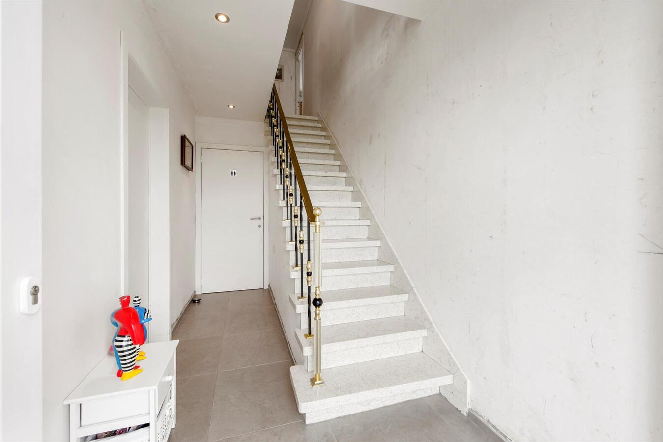 Prachtig gerenoveerde woning met 3 slaapkamers en zongerichte tuin. 