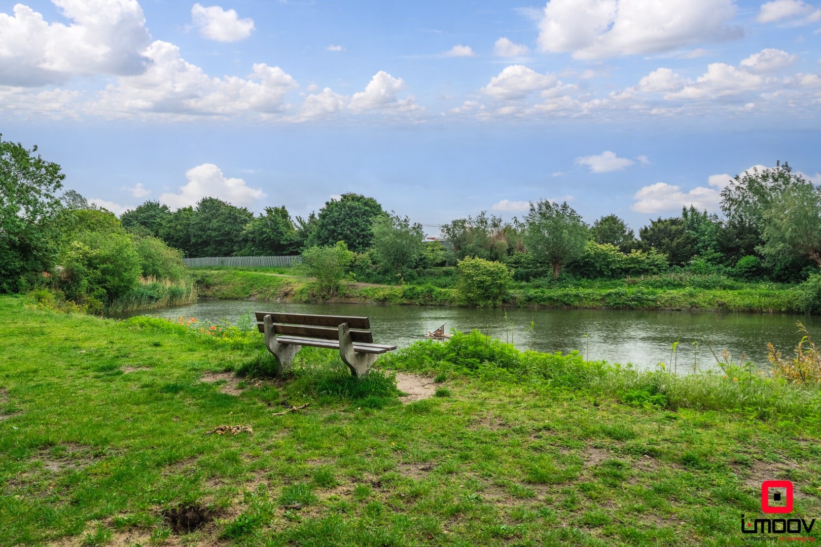 Karaktervolle voormalige apotheekwoning met groene tuin aan het water nabij UZ Gent 