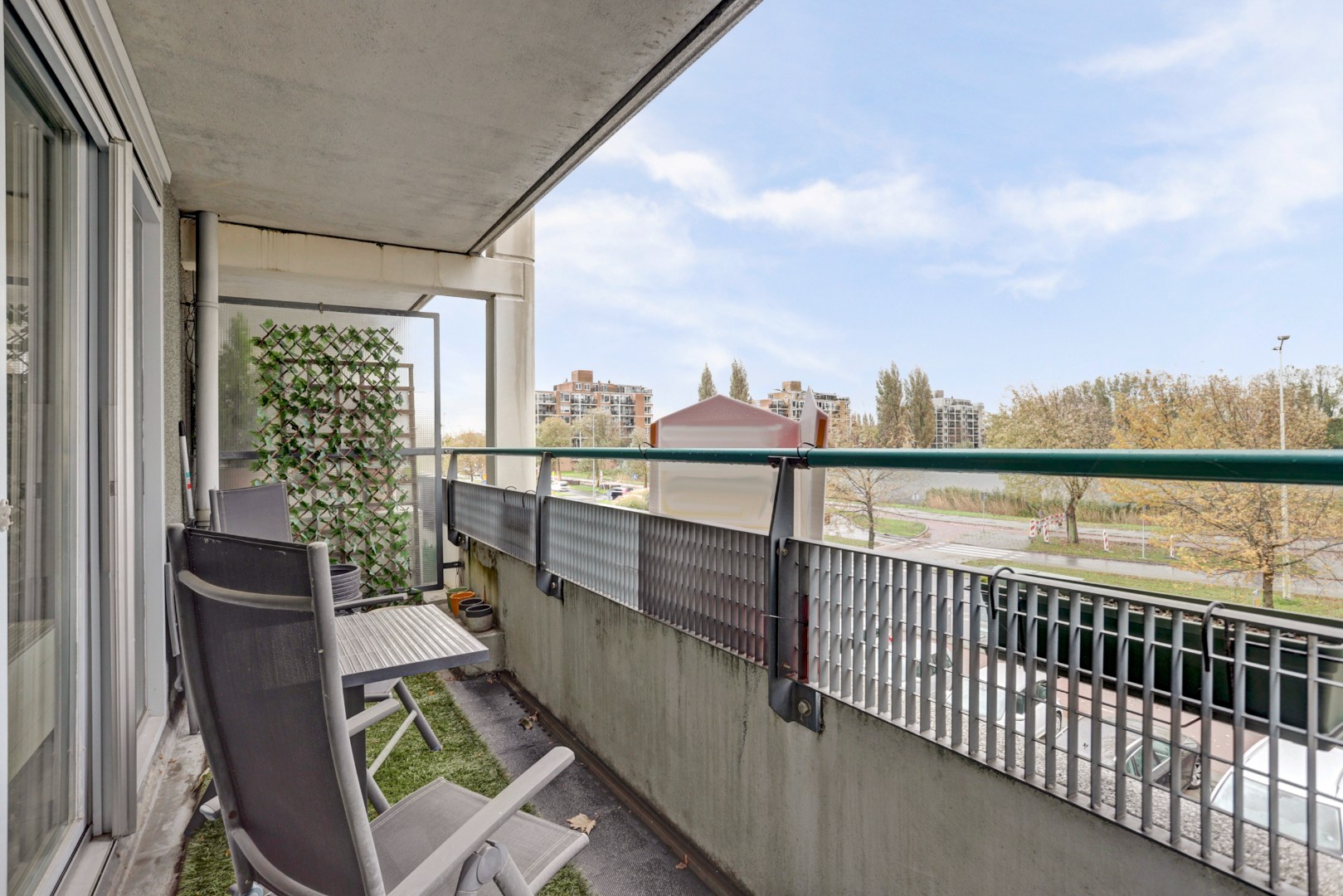 Op een fantastische locatie gelegen 3-kamer woning op de 2e etage met uitzicht op "de Vijver" van Prinsenland. 