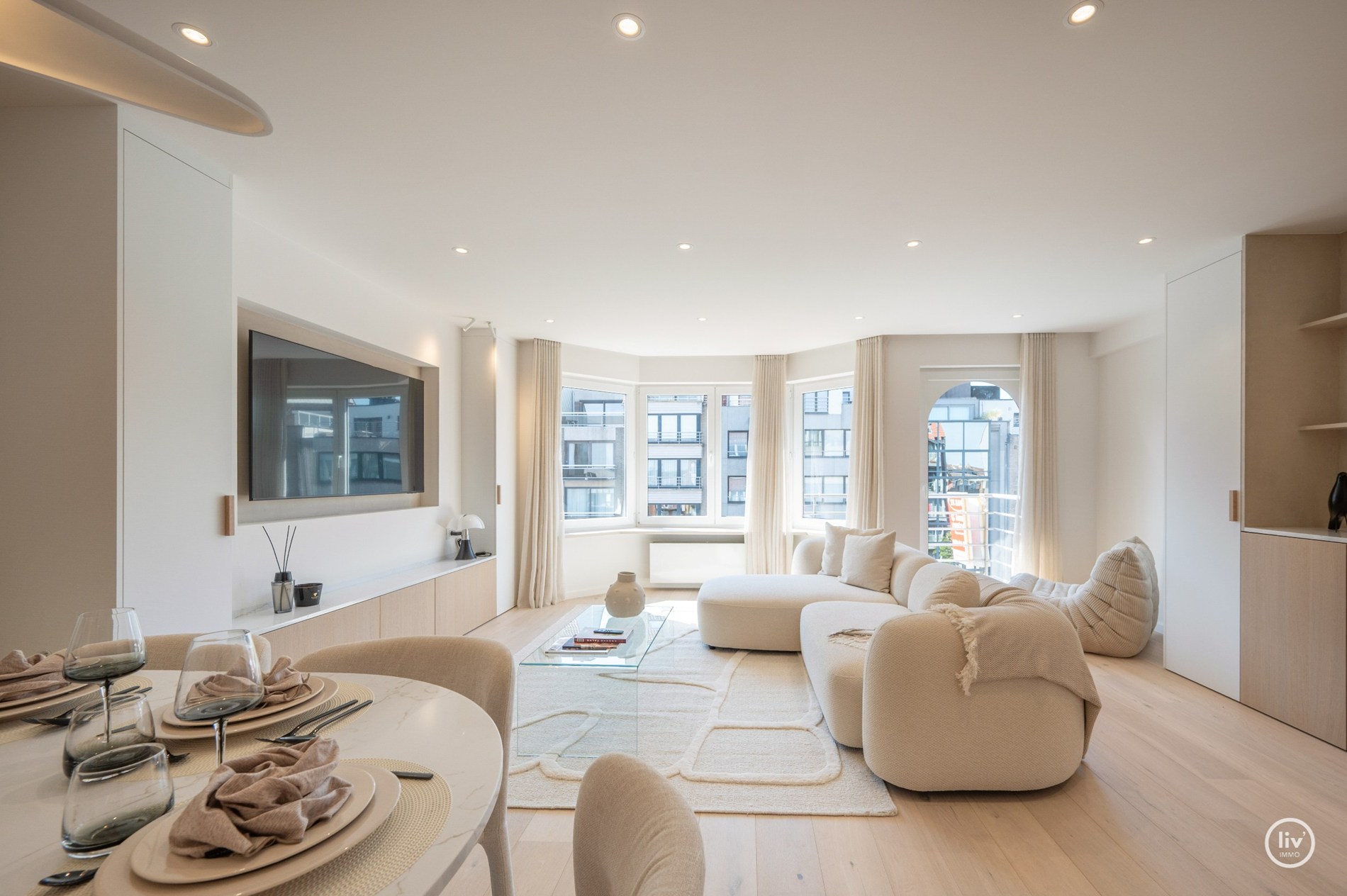 Volledig gerenoveerd en stijlvol appartement in het hart van Knokke in de  Lippenslaan. 
