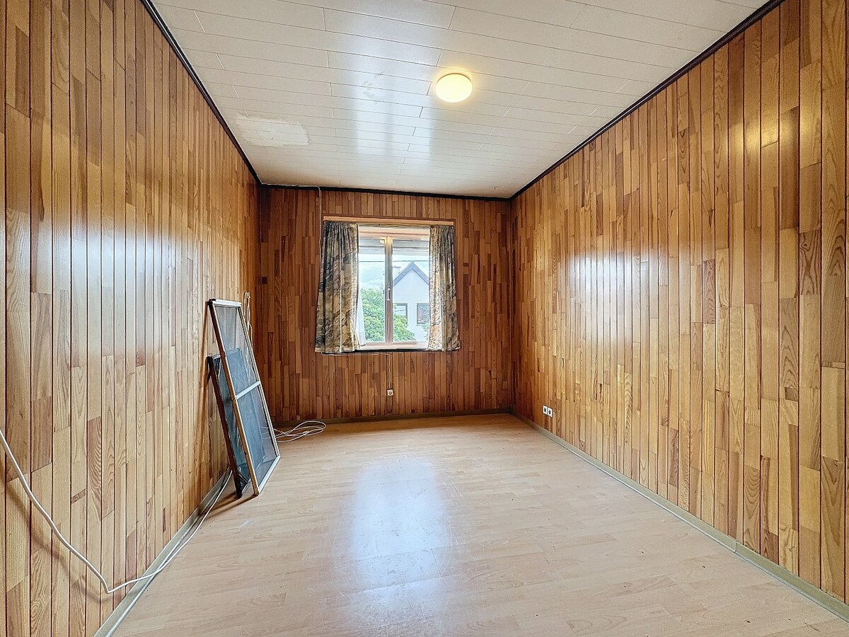 Ruime, te renoveren woning met grote tuin te Herzele 