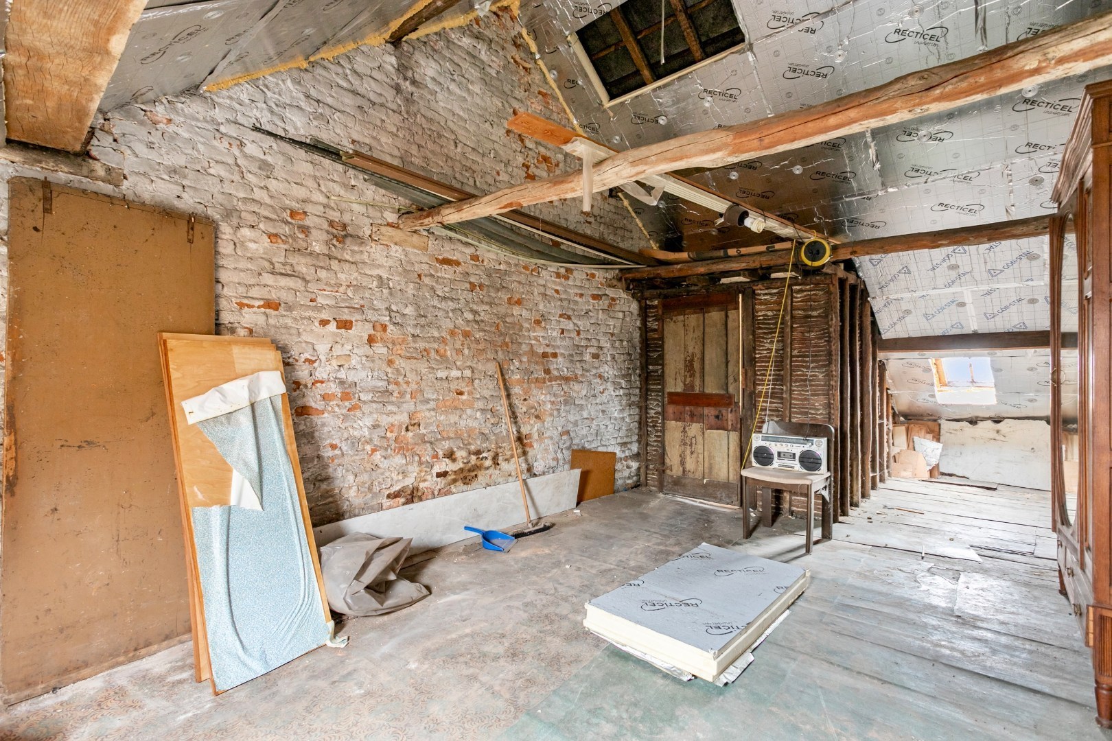 Handelspand met woonst te Halle-centrum 