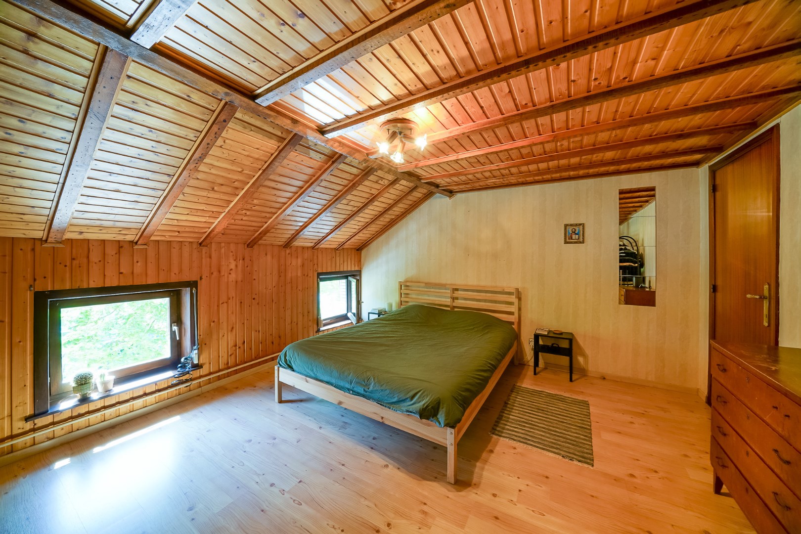 Op te frissen gezinswoning in het centrum van Oostende 