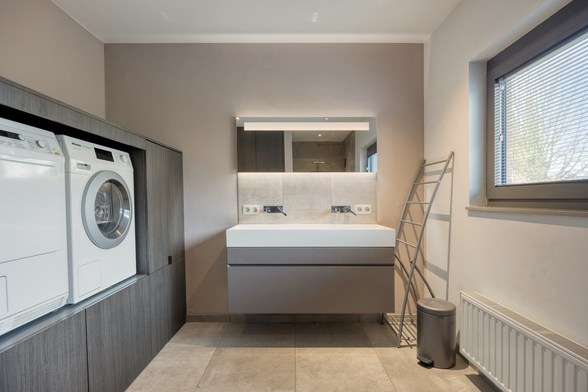 Ruime gerenoveerde villa met 5 slaapkamers en 2 badkamers, tuin en garage in Kessel-Lo, EPC-waarde 285 kWh/m² 