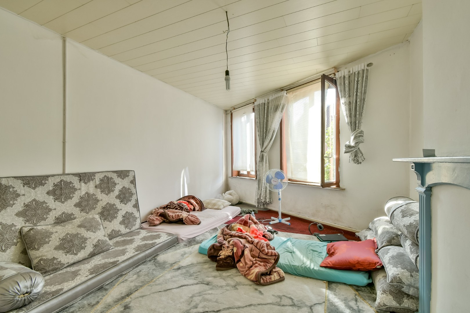 Te renoveren woningen met bijhorende loods! 