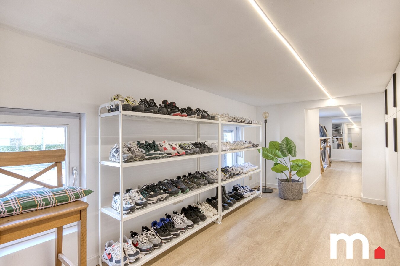 Top gerenoveerde halfopen woonst met ruime tuin te Waregem ! 