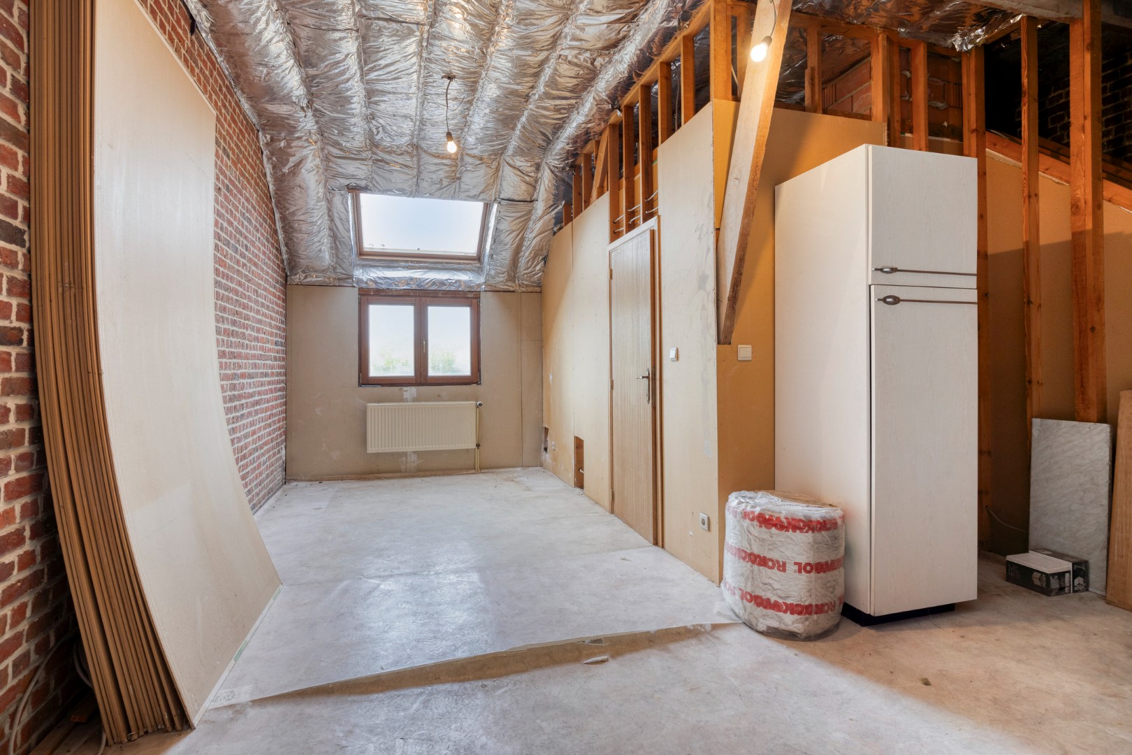 Ruime woning met ruime tuin en garage op een perceel van 802m² in Holsbeek – EPC 280 kWh/m² - bewoonbare opp. 243 m² 