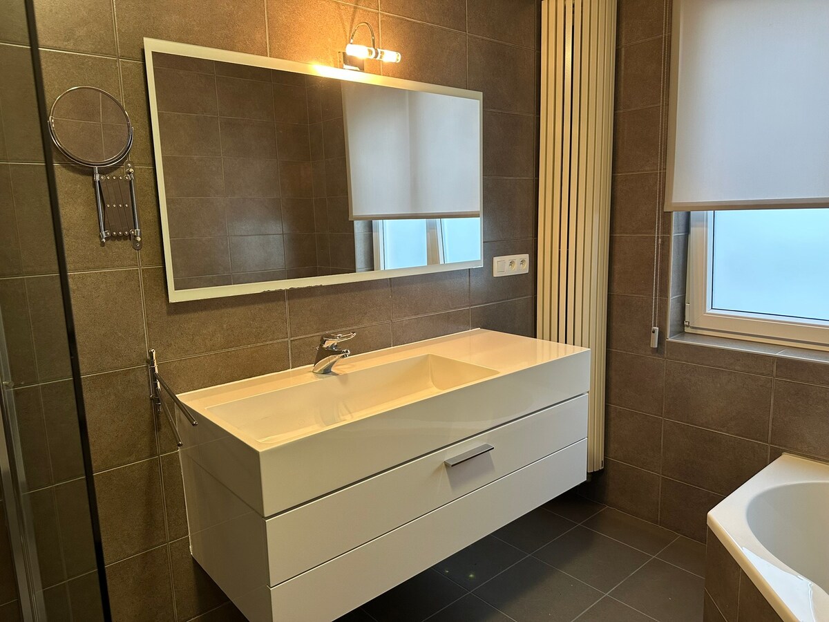 Gelijkvloers 3-gevel appartement met tuintje 