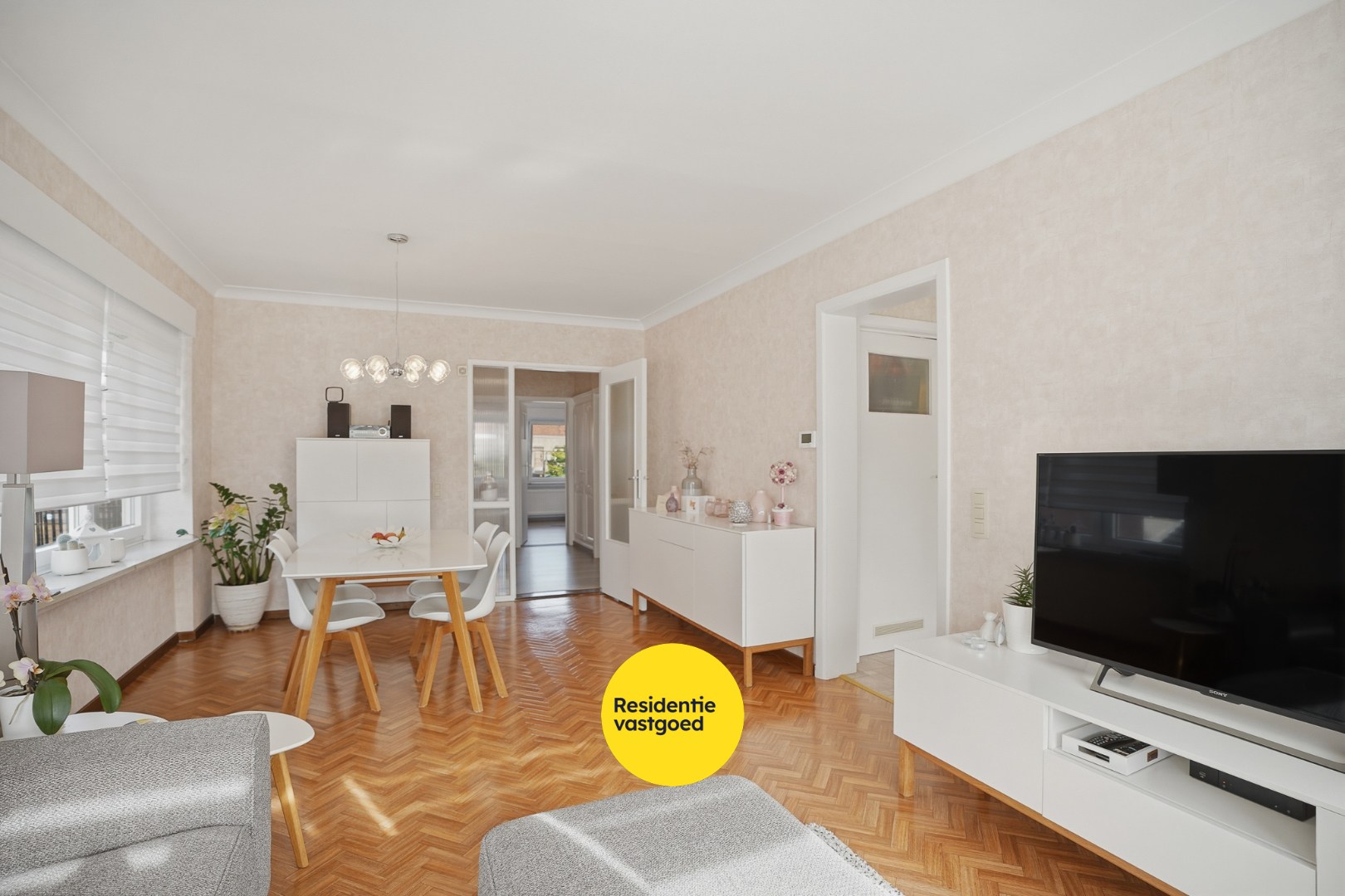 Instapklaar appartement met 2 slpks en garage te Sint-Andries! 