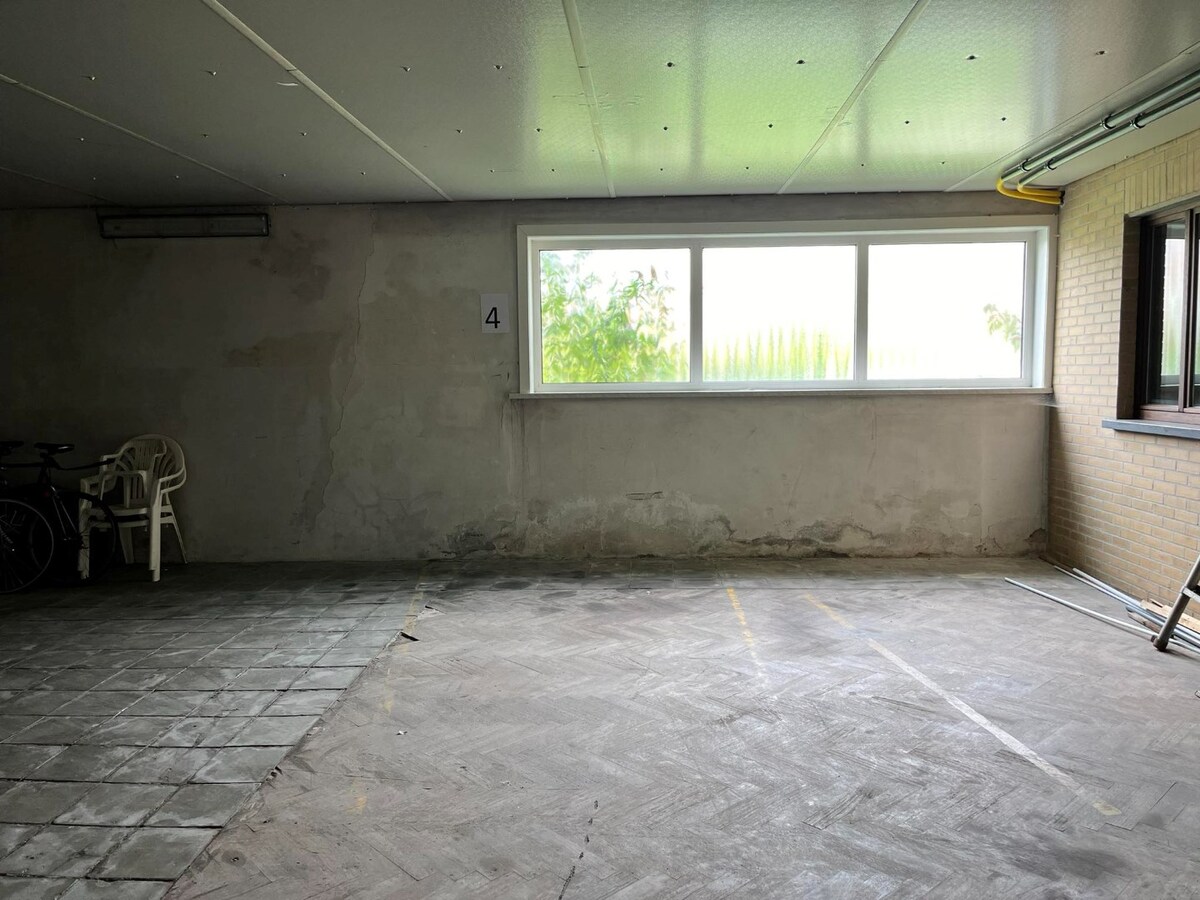 Gelijkvloersappartement met 2 slaapkamers en autostaanplaats te Leke 