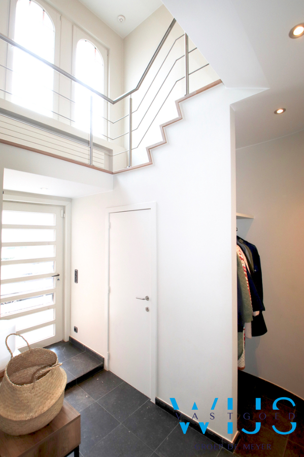 Karaktervol woonhuis met 5 slaapkamers &amp; prachtige tuin te CENTRUM Assenede ! 