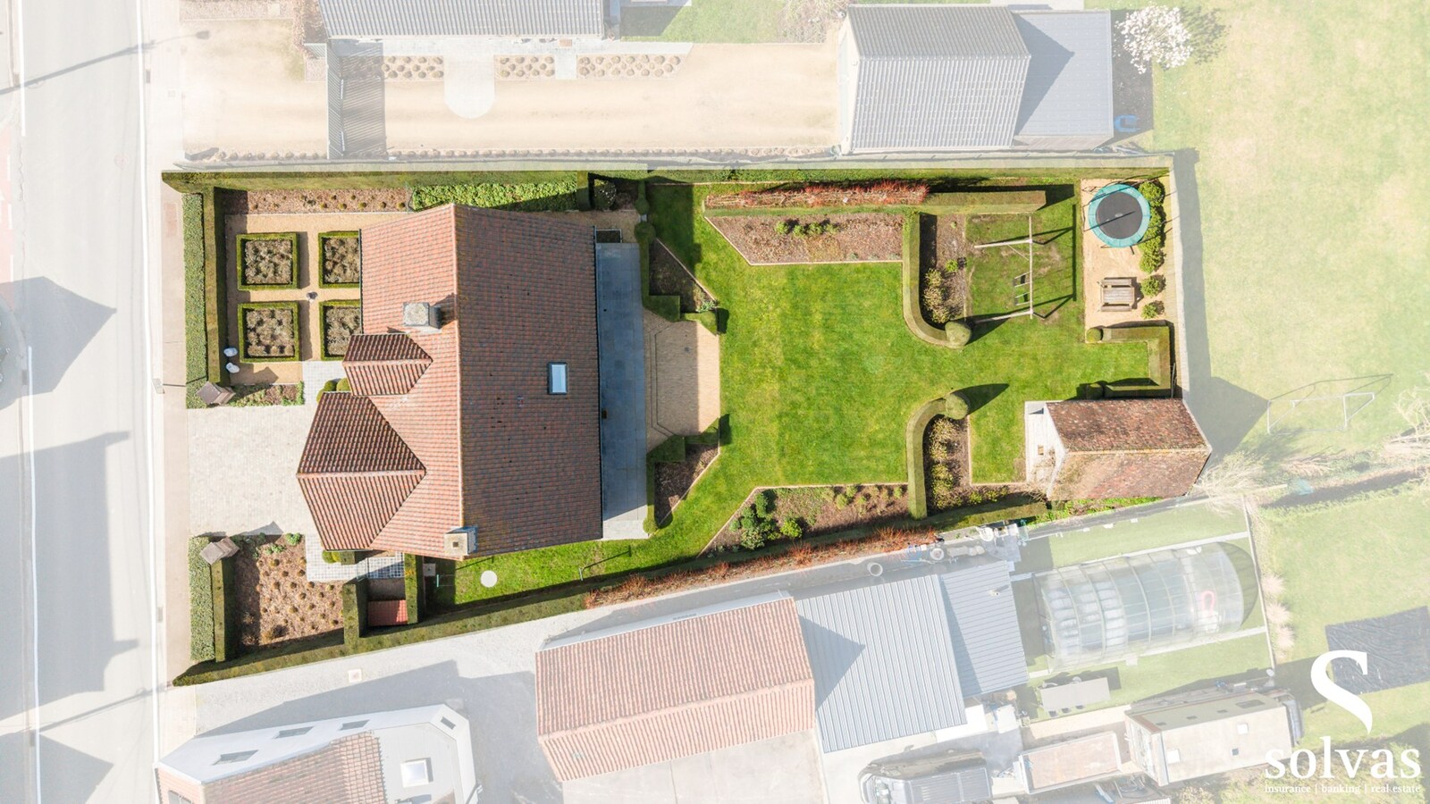 Prachtige open bebouwing met 4 slaapkamers in Poesele, bouwjaar 2000, op 1070m² perceeloppervlakte, 270m² bewoonbare oppervlakte 