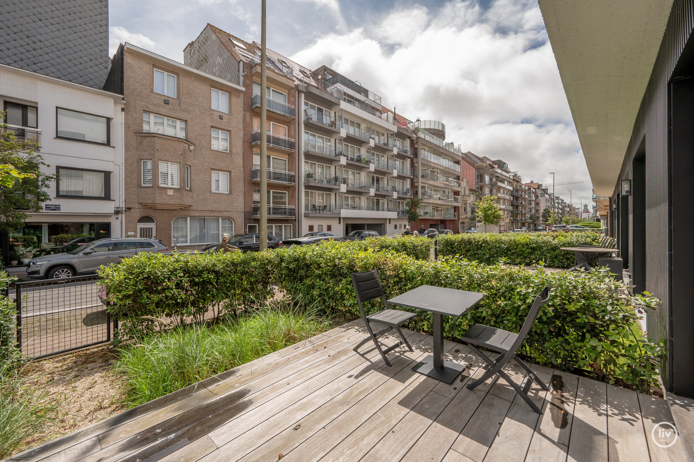 Gezellig gelijkvloersappartement met tof terras gelegen op de Leopoldlaan te Knokke. 