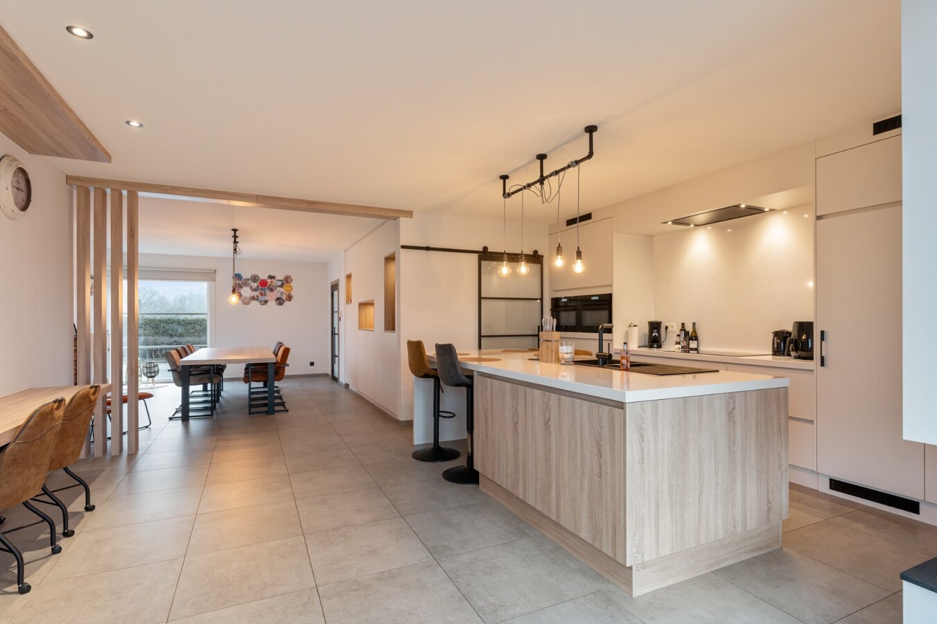 Recente, goed afgewerkte gezinswoning op een perceel van 5a15ca nabij het dorpscentrum van Opoeteren! 