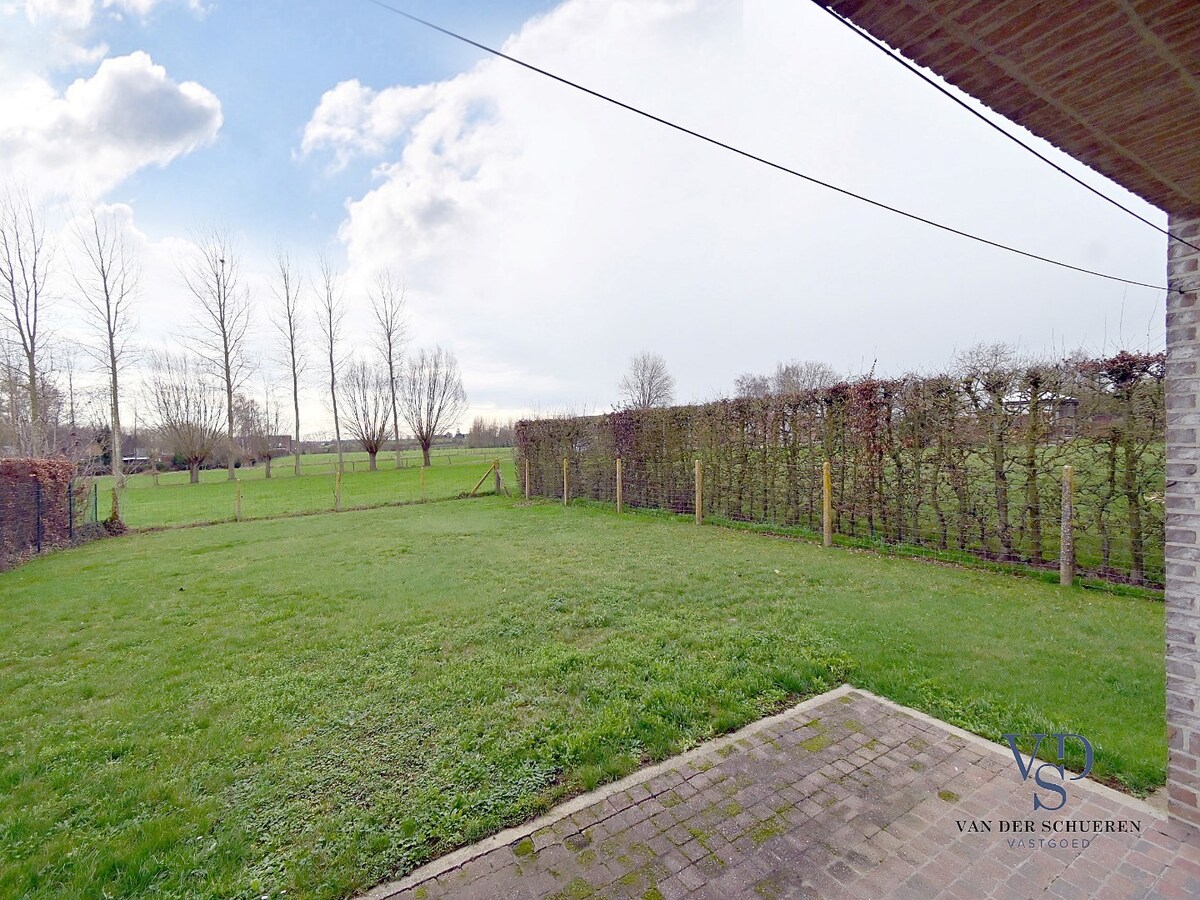 Degelijke, praktische Half Open Bebouwing. 