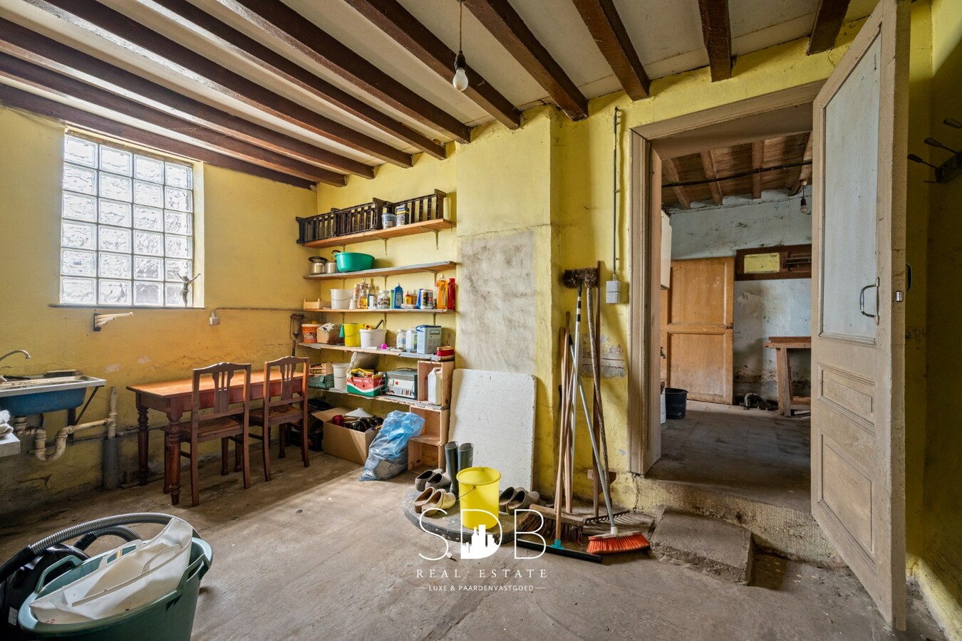 Charmante hoeve met bijgebouwen en graslanden op 1.5114m² 