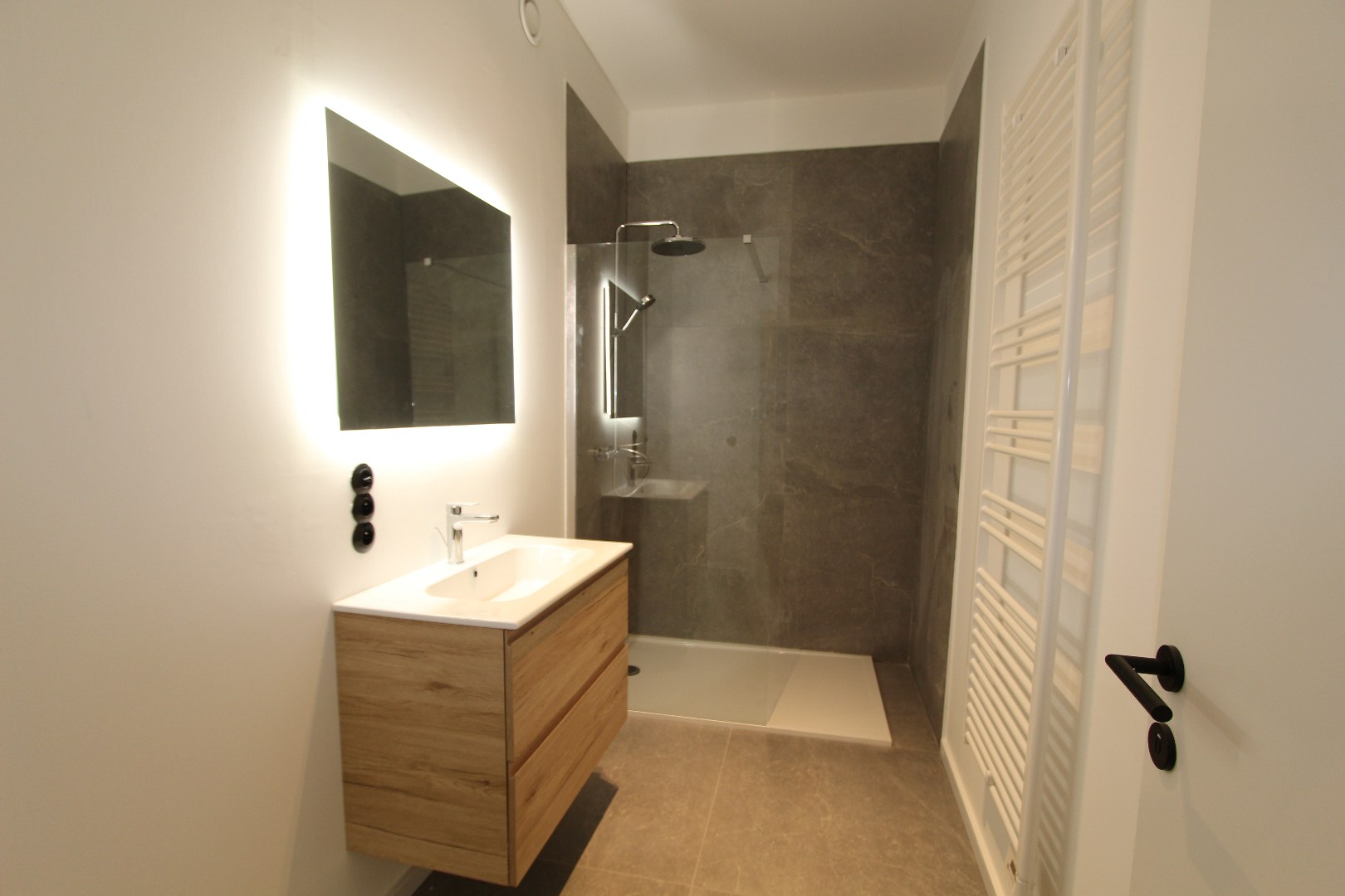 ENERGIEZUINIG APPARTEMENT - GELIJKVLOERS MET TERRAS 