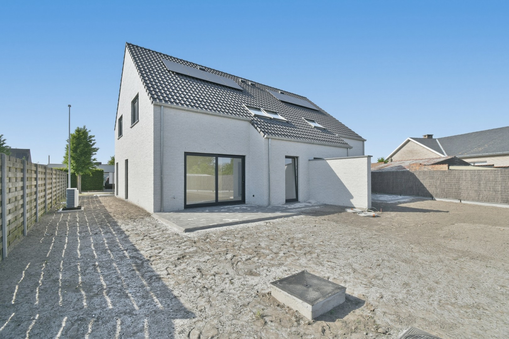Gezinswoning met drie slaapkamers op goeie locatie 