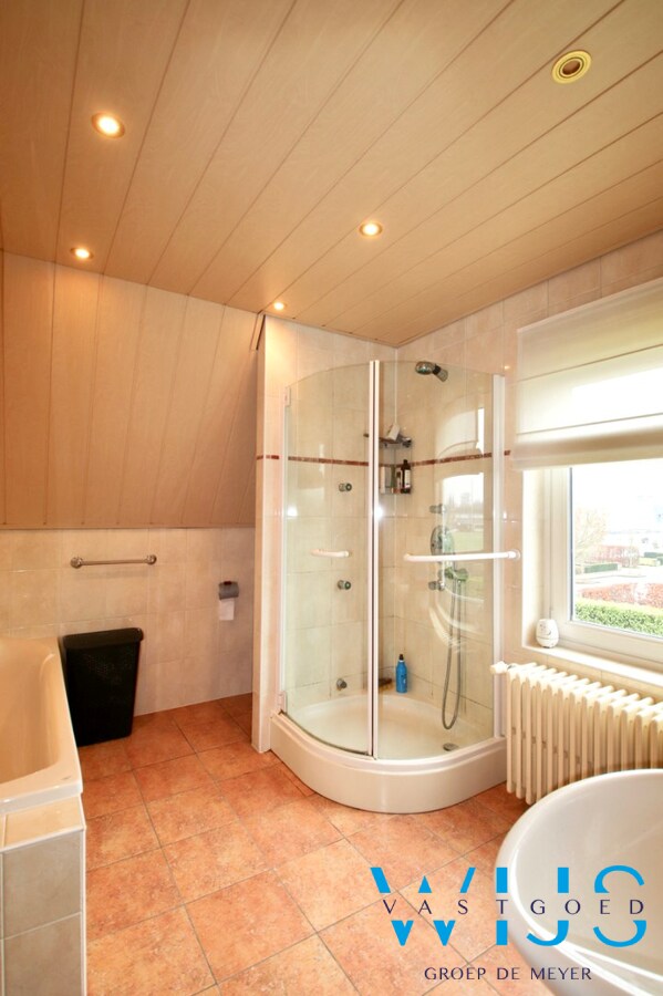 Statig woonhuis op 1104 m² in het centrum van Sleidinge ! 