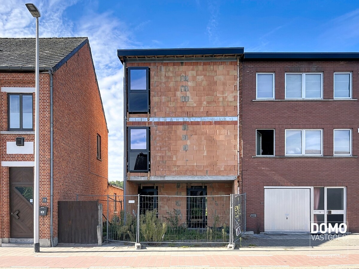 MODERNE NIEUWBOUWWONING IN AANBOUW TE KURINGEN 