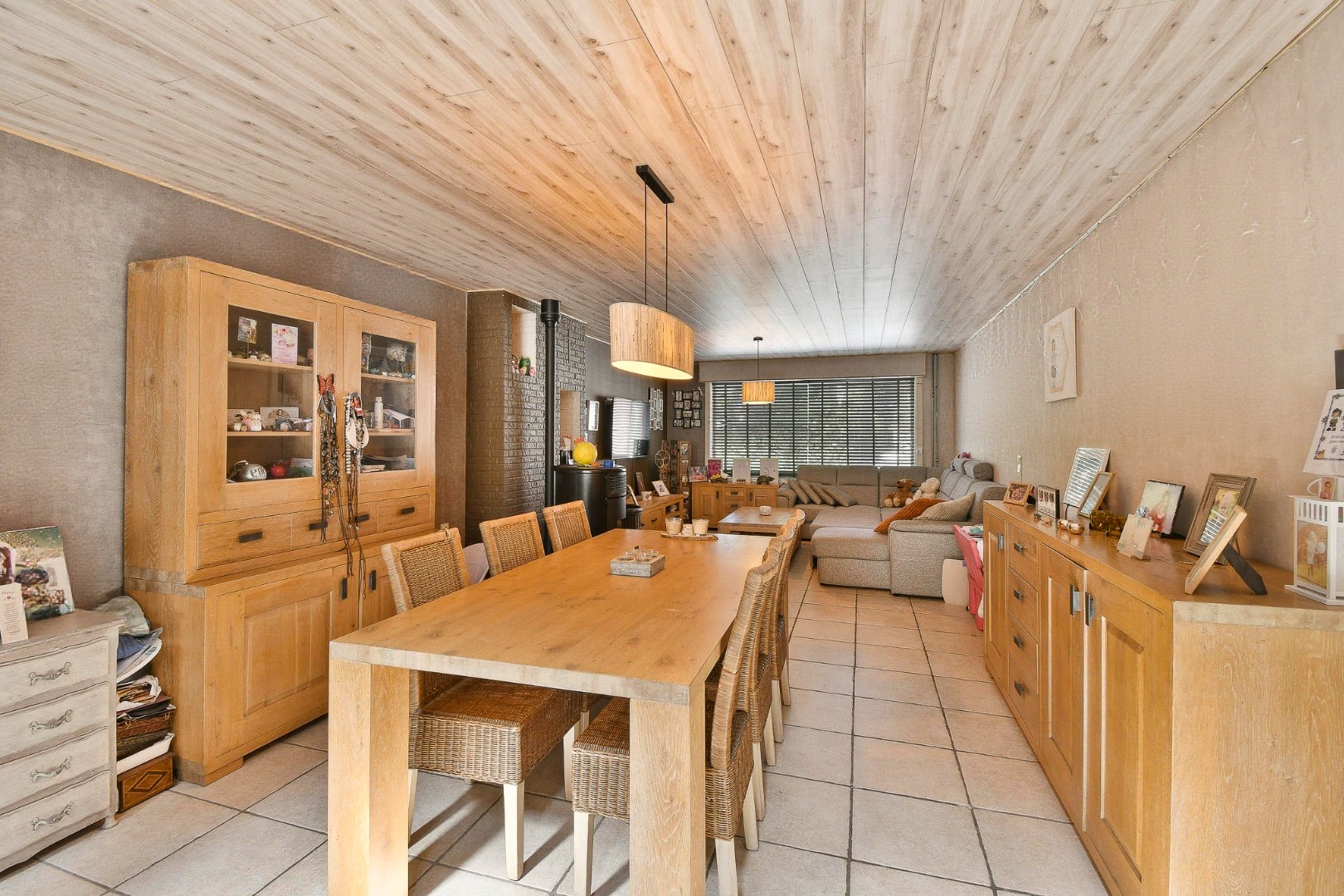 Woning met drie slaapkamers, garage en zonnige tuin 
