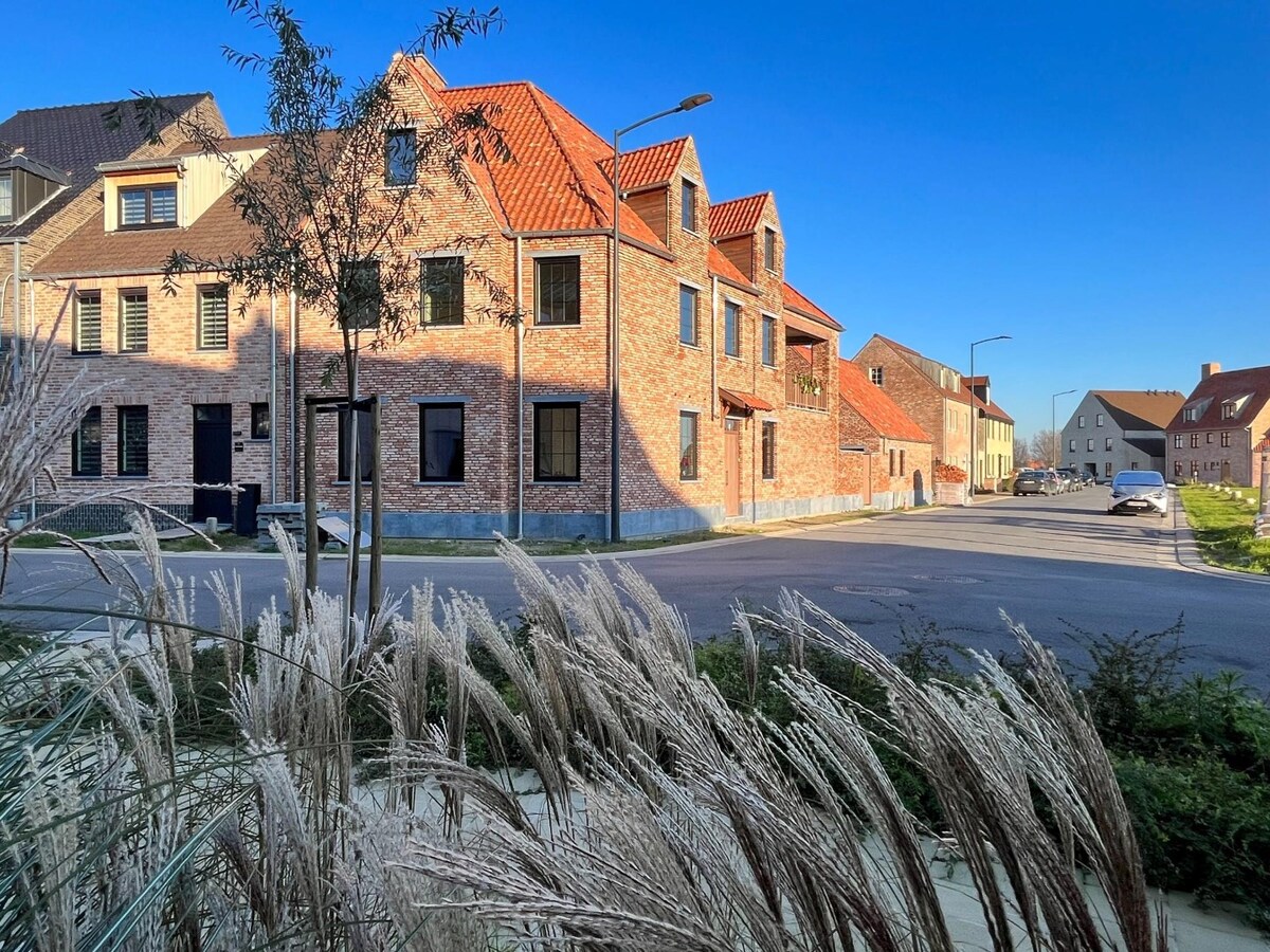 Nieuwbouwwoning (onder registratierechten) met 5 slaapkamers en 4 badkamers te Heulebrug 