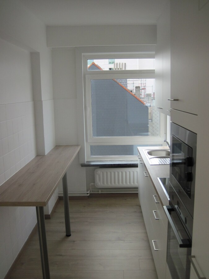 Luxueus appartement met garage en berging (kelder). 