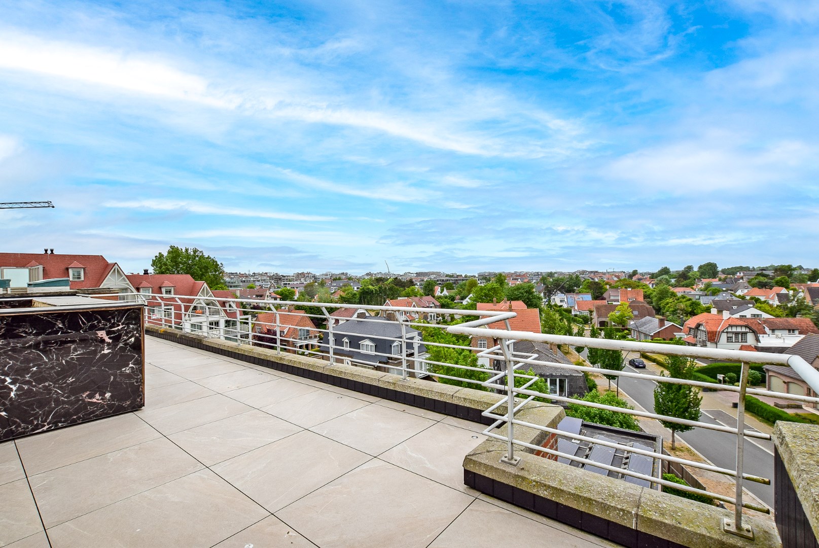 Exclusief penthouse (99m²) met maar liefst 100m² dakterras te Sint-idesbald (Koksijde). 