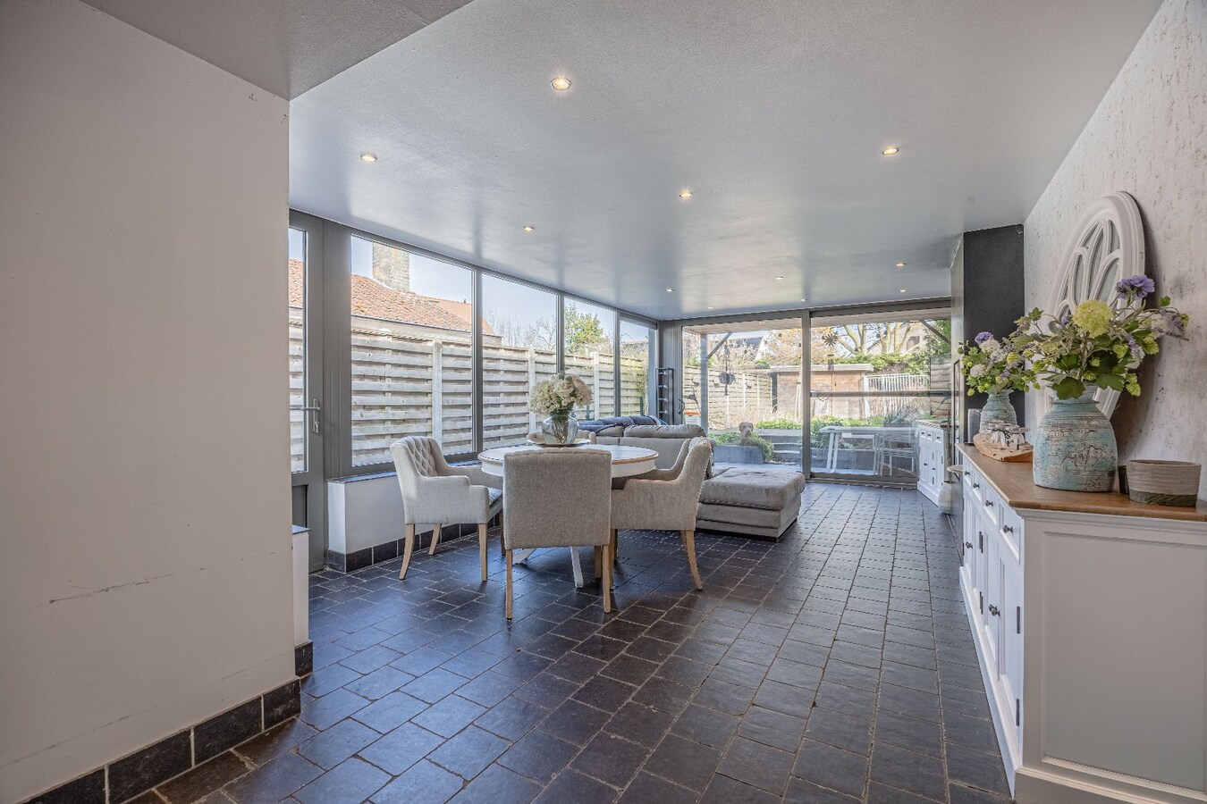 Uniek handelspand met woonst in het charmante Lissewege – tal van mogelijkheden! 