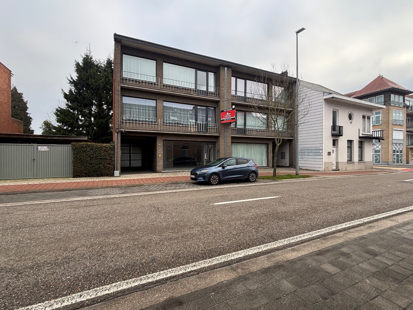 Opbrengsteigendom met 7 appartementen &amp; ruim handelspand in Mol-centrum 