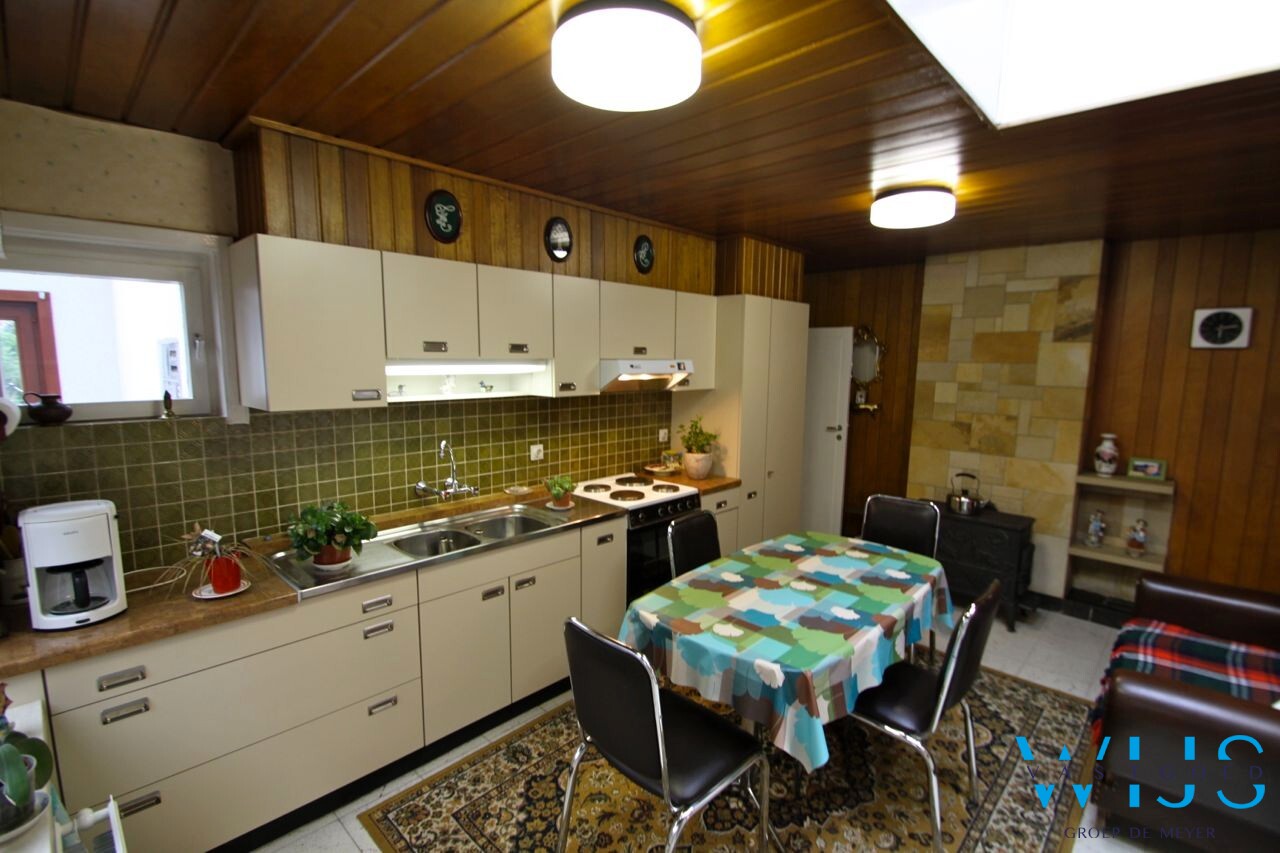 Centraal gelegen woning met mooie grond te Ertvelde! 