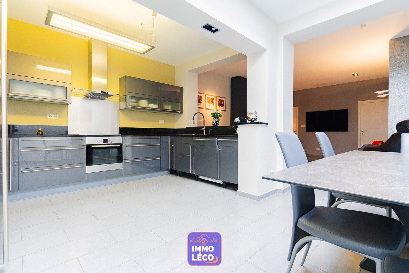 Double maison offrant de beaux volumes avec jardin, RARE à la VENTE ! 
