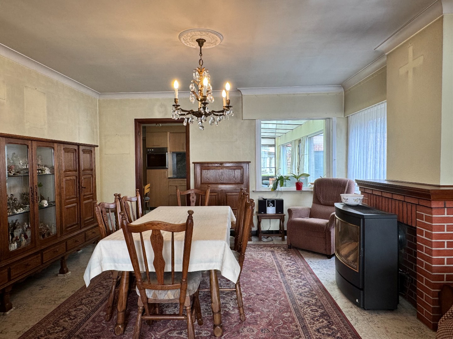 Woning met veel potentieel, 4 slaapkamers en garage te Zulte. 