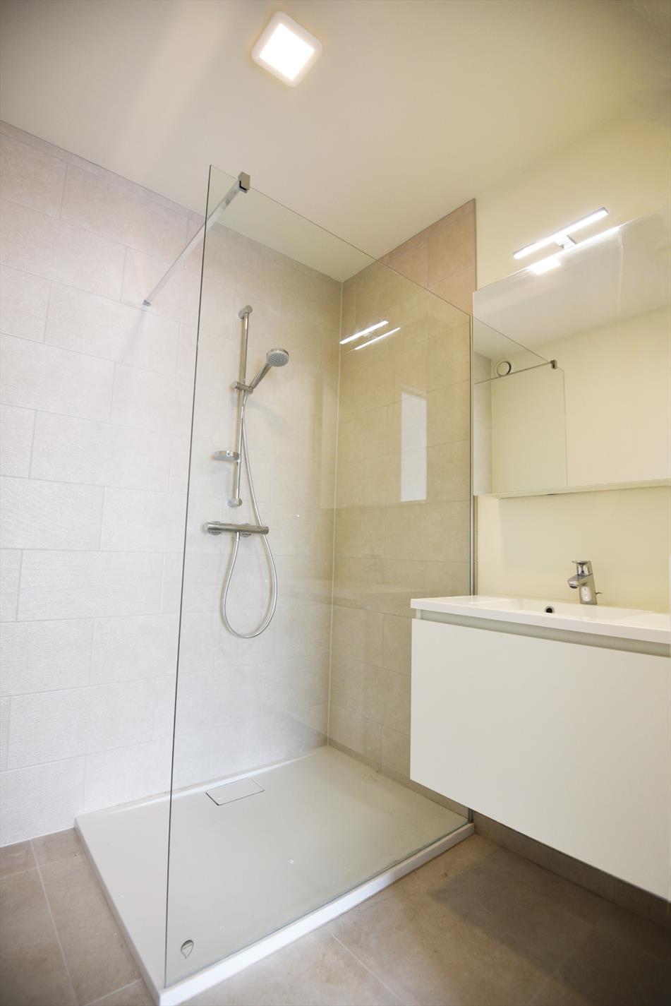 NIEUWBOUW gelijkvloers app. 1 slk, terras en autostaanplaats in 'Hof ter Ede' nabij Maldegem centrum 