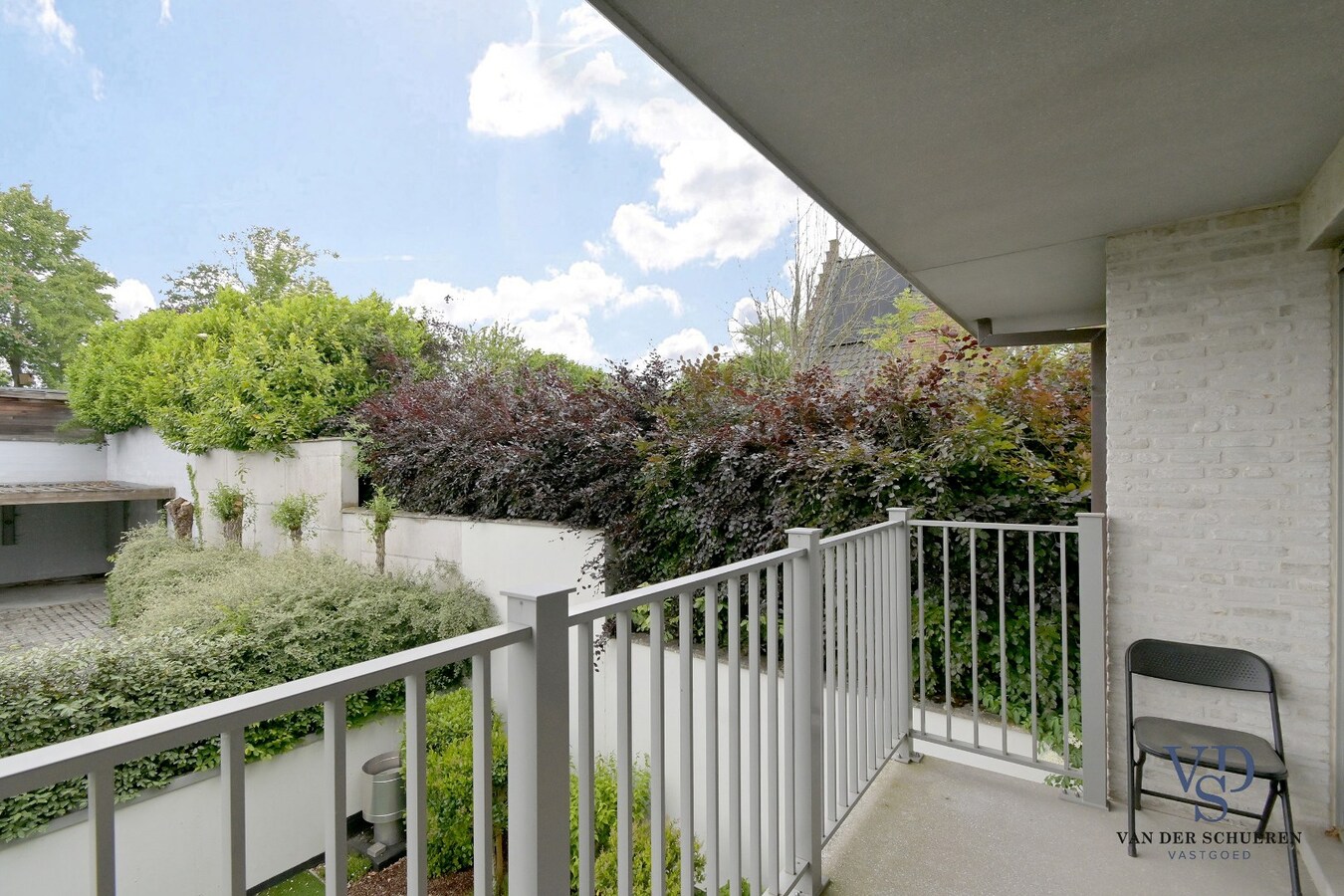 Modern appartement in hartje Dikkelvenne 