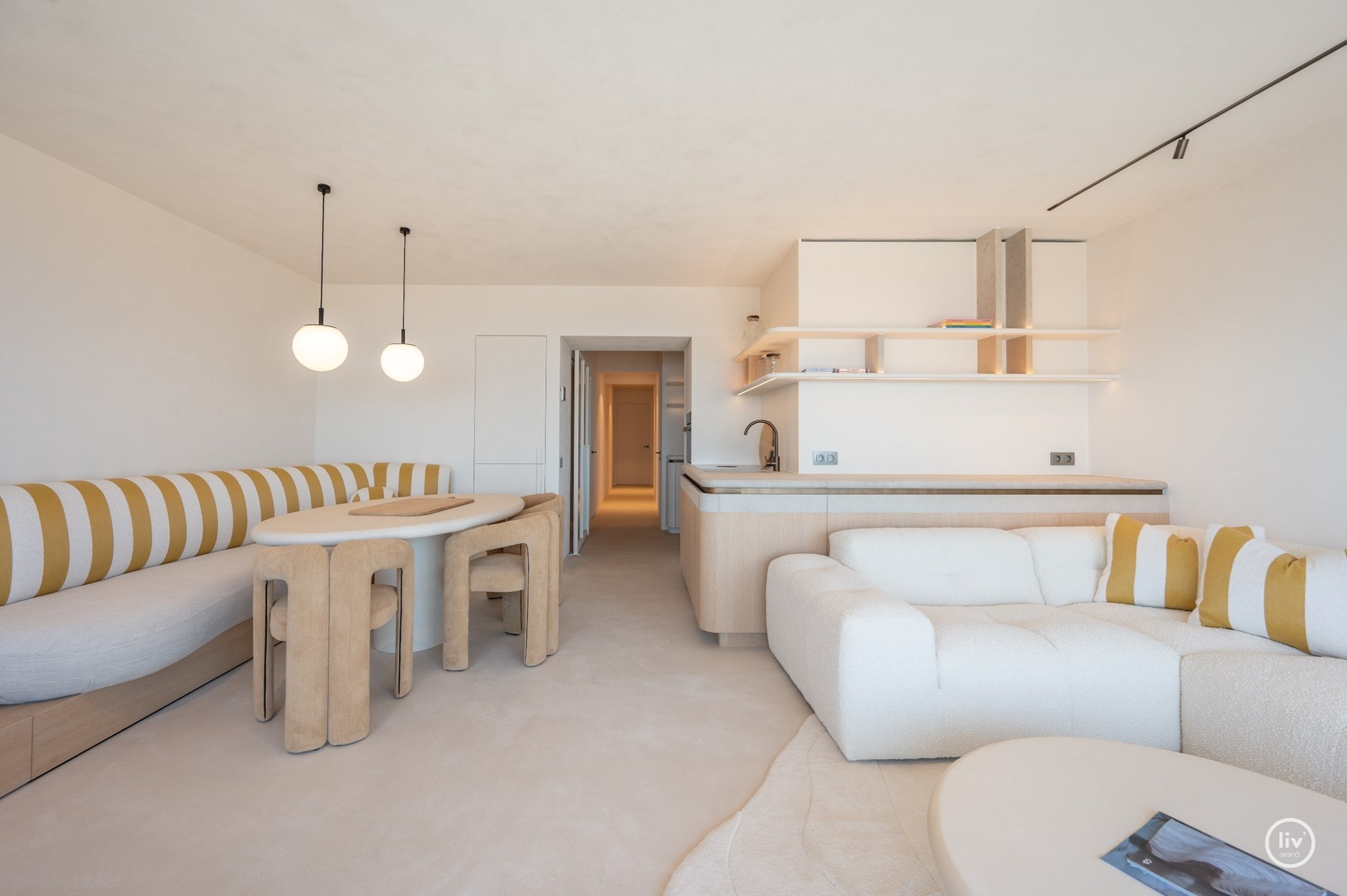 Appartement exceptionnellement rénové avec une largeur de façade impressionnante sur la digue - Knokke 