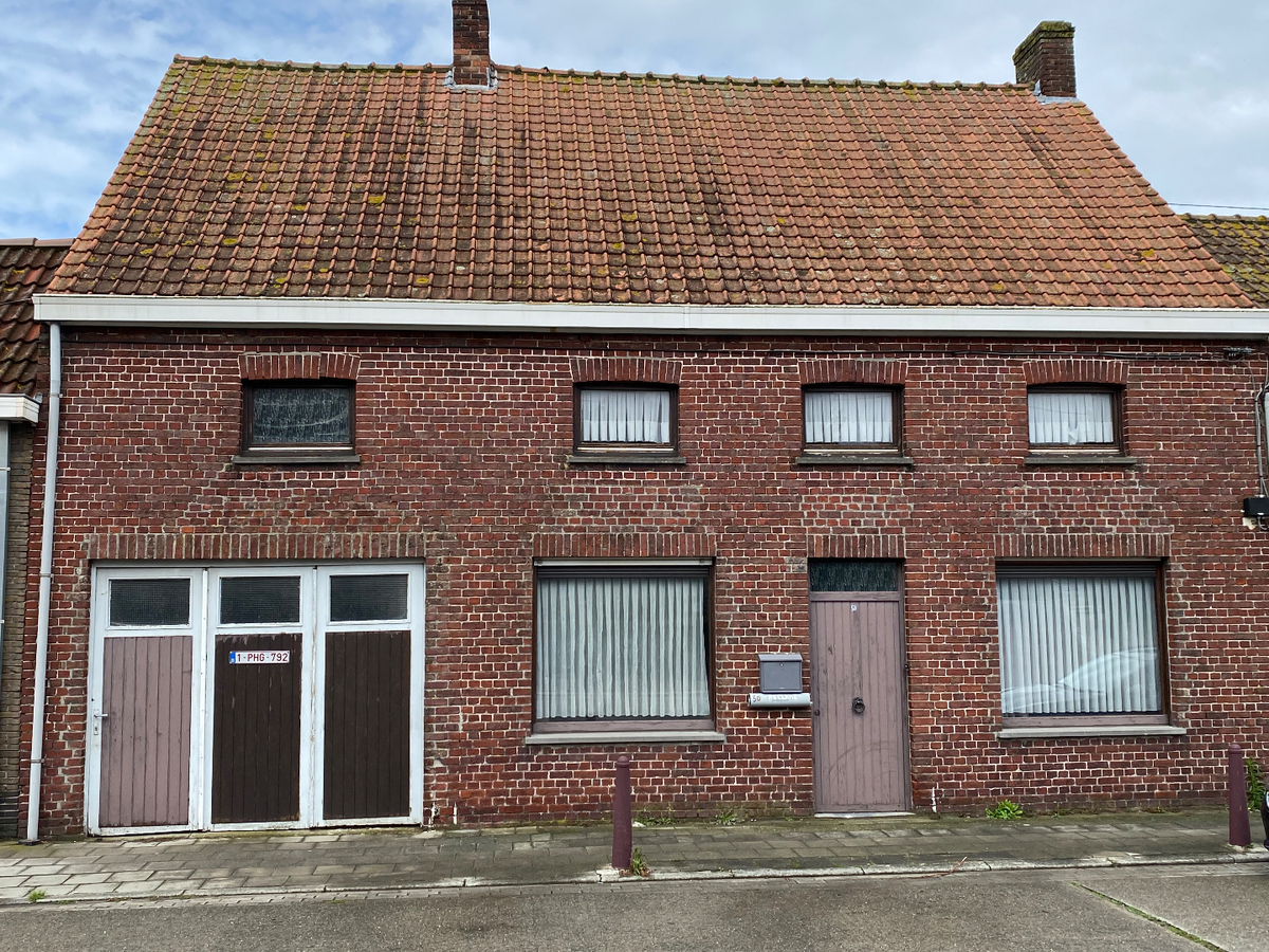 Woning met 4 slaapkamers garage en tuin te Koekelare 