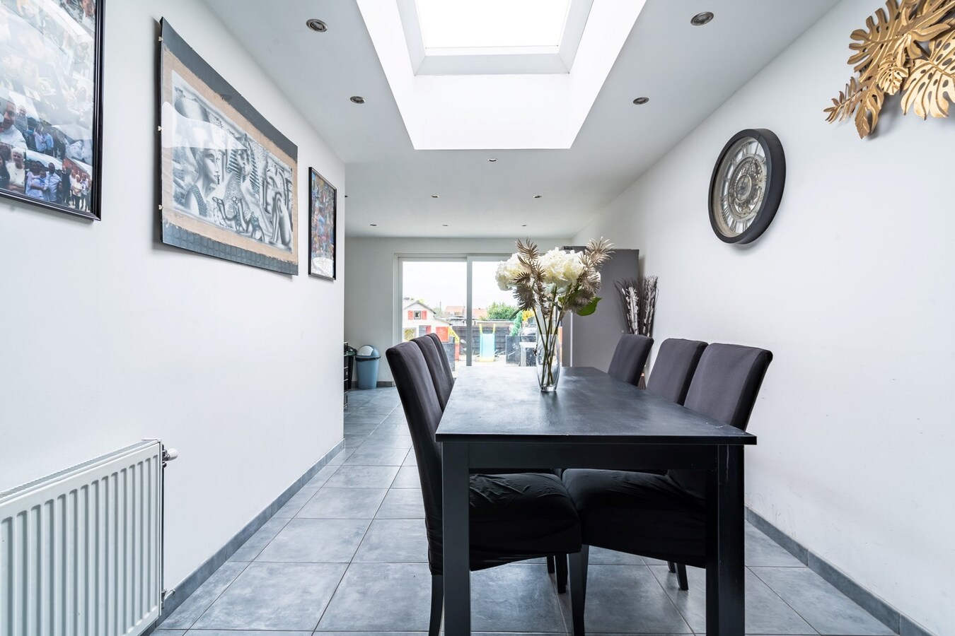 Maison rénovée offrant de beaux volumes avec 4 chambres, terrasse et jardin ! 