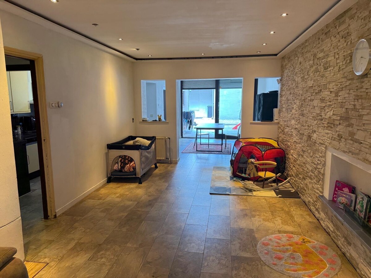 DIT BETREFT EEN WONING MET BIEDEN VANAF PRIJS  € 350.000 K.K. 